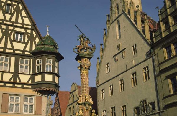 Germany, Rothenburg, Statue in the town suare